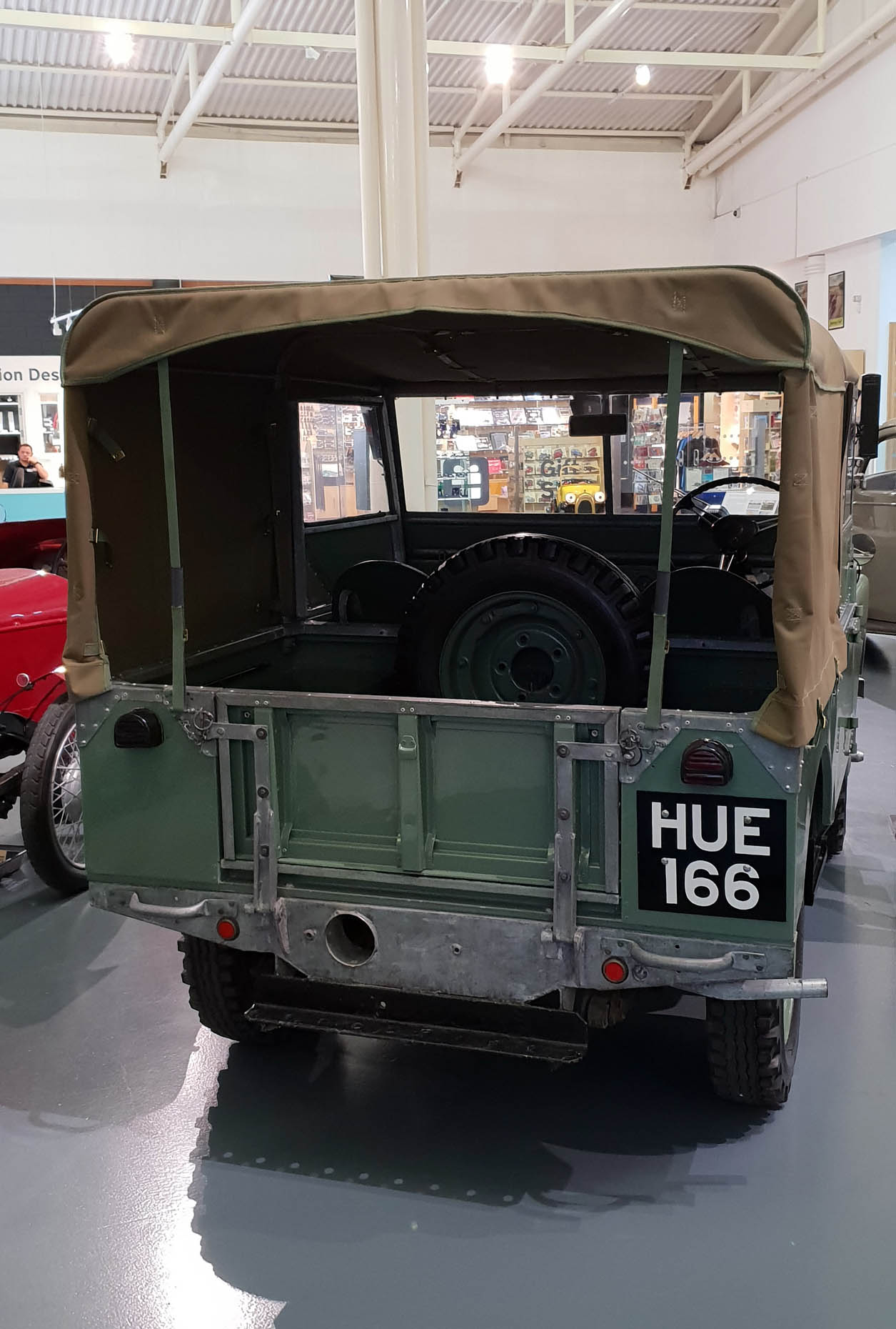 Land Rover "HUE 166"- z wizytą w British Motor Museum by LONG STORY SHORT