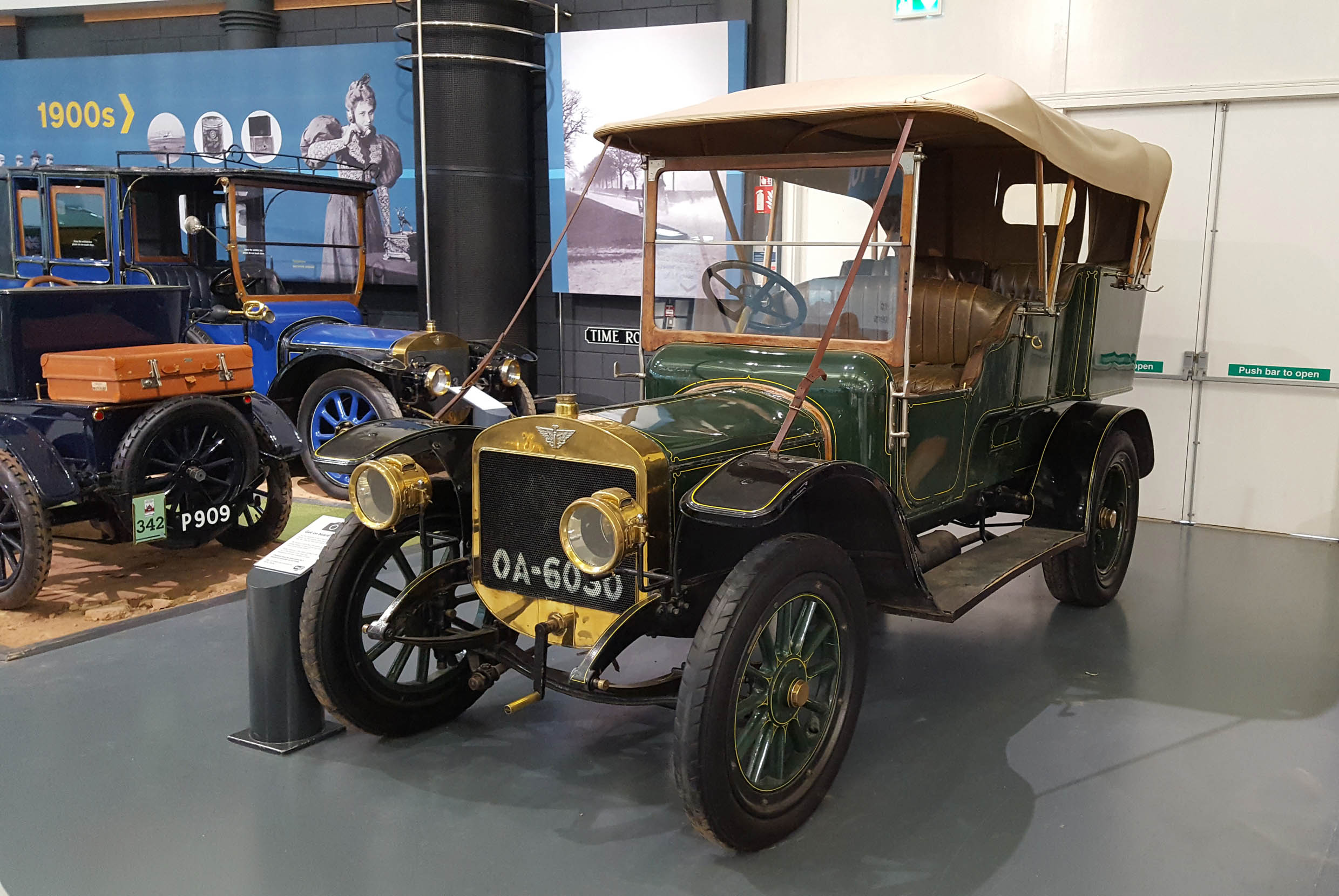 Z wizytą w British Motor Museum by LONG STORY SHORT